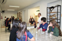 O surto do novo coronavírus acendeu um alerta nas escolas estaduais do Paraná quanto à prevenção da doença. Além das tradicionais orientações de higiene, cartazes informativos e rodas de conversa, as instituições de ensino conseguem conscientizar os estudantes por meio do conteúdo abordado nas aulas. Foto:Silvio Turra/SEED