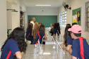 O surto do novo coronavírus acendeu um alerta nas escolas estaduais do Paraná quanto à prevenção da doença. Além das tradicionais orientações de higiene, cartazes informativos e rodas de conversa, as instituições de ensino conseguem conscientizar os estudantes por meio do conteúdo abordado nas aulas. Foto:Silvio Turra/SEED