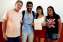 Vinte e sete moradores da Ponta da Pita, em Antonina, receberam nesta semana o certificado do curso de Internet Básica da Portos do Paraná. As aulas fazem parte do Programa de Educação Ambiental, promovido pela empresa pública junto às comunidades da área de abrangência portuária, como medida vinculada às obras de dragagem de manutenção dos portos de Paranaguá e Antonina. Foto: Pierpaolo Nota/Portos do Paraná