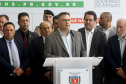 O Governo do Paraná apresentou nesta segunda-feira (16) as principais medidas adotadas para o enfrentamento da epidemia do coronavírus no Estado. Contidas em decreto assinado pelo governador Carlos Massa Ratinho Junior, as medidas reduzem as possibilidades de contato entre as pessoas para conter a propagação do vírus, determinam ações específicas no âmbito da saúde, ampliam a proteção a servidores incluídos em grupos de risco e fortalecem ações nas fronteiras e divisas.
