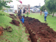 Obra de implantação de rede coletora de esgoto para atender Hospital Regional de Ivaiporã. Foto: Sanepar