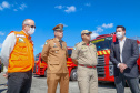O governador Carlos Massa Ratinho Junior entregou nesta quarta-feira (22) novas viaturas, equipamentos de combate a incêndios florestais e aparelhos de atendimento a emergências derivadas da manipulação de produtos perigosos como forma de reforçar a estrutura de segurança pública do Paraná.