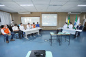 O Hospital Universitário do Oeste do Paraná, em Cascavel, ganha reforço para o atendimento de pacientes com a Covid-19 na região. Passa de 10 para 30 o número de leitos de Unidade de Terapia Intensiva (UTI). Os leitos de enfermaria serão ampliados de 20 para 32. A medida foi confirmada pelo governador Carlos Massa Ratinho Junior, que esteve no HU do Oeste nesta sexta-feira (24) para acompanhar as ações de estruturação para enfrentamento ao novo coronavírus.

