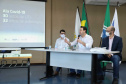 O Hospital Universitário do Oeste do Paraná, em Cascavel, ganha reforço para o atendimento de pacientes com a Covid-19 na região. Passa de 10 para 30 o número de leitos de Unidade de Terapia Intensiva (UTI). Os leitos de enfermaria serão ampliados de 20 para 32. A medida foi confirmada pelo governador Carlos Massa Ratinho Junior, que esteve no HU do Oeste nesta sexta-feira (24) para acompanhar as ações de estruturação para enfrentamento ao novo coronavírus.
