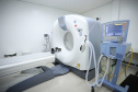 O Hospital Universitário do Oeste do Paraná, em Cascavel, ganha reforço para o atendimento de pacientes com a Covid-19 na região. Passa de 10 para 30 o número de leitos de Unidade de Terapia Intensiva (UTI). Os leitos de enfermaria serão ampliados de 20 para 32. A medida foi confirmada pelo governador Carlos Massa Ratinho Junior, que esteve no HU do Oeste nesta sexta-feira (24) para acompanhar as ações de estruturação para enfrentamento ao novo coronavírus.
