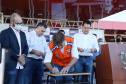 O Hospital Universitário do Oeste do Paraná, em Cascavel, ganha reforço para o atendimento de pacientes com a Covid-19 na região. Passa de 10 para 30 o número de leitos de Unidade de Terapia Intensiva (UTI). Os leitos de enfermaria serão ampliados de 20 para 32. A medida foi confirmada pelo governador Carlos Massa Ratinho Junior, que esteve no HU do Oeste nesta sexta-feira (24) para acompanhar as ações de estruturação para enfrentamento ao novo coronavírus.
