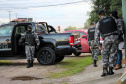 Uma grande operação da Polícia Militar, coordenada pelo 6° Comando Regional da PM (6° CRPM), foi deflagrada na manhã desta quinta-feira  (07/05) para cumprir 12 mandados de Busca e Apreensão contra o tráfico de drogas. Ao todo, seis pessoas foram presas, e 1,5kg de crack, 77 quilos de maconha e duas armas de fogo apreendidos no Litoral do estado.