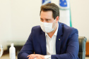 O Governo do Paraná vai reforçar a fiscalização nos postos instalados na divisa com São Paulo a partir desta quinta-feira (21). O número de agentes será ampliado em cerca de 40% nos 11 pontos em funcionamento. A medida foi definida nesta quarta-feira, em reunião do governador Carlos Massa Ratinho Junior com vários secretários e equipes, e valerá enquanto durar o feriadão prolongado de seis dias na capital paulista, que vai até segunda-feira (25).