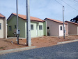 Quarenta e nove famílias de Teixeira Soares receberam nesta quinta-feira (21) as chaves de novas moradias construídas pelo Governo do Paraná na cidade, na região Centro-Sul do estado. Elas integram um grupo de pessoas carentes previamente cadastradas no programa Nossa Gente Paraná, voltado à assistência social de famílias em situação de vulnerabilidade social. (Foto: Ary Ribeiro Filho / Cohapar)