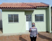 Quarenta e nove famílias de Teixeira Soares receberam nesta quinta-feira (21) as chaves de novas moradias construídas pelo Governo do Paraná na cidade, na região Centro-Sul do estado. Elas integram um grupo de pessoas carentes previamente cadastradas no programa Nossa Gente Paraná, voltado à assistência social de famílias em situação de vulnerabilidade social. (Foto: Ary Ribeiro Filho / Cohapar)