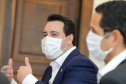 O governador Carlos Massa Ratinho Junior assinou nesta segunda-feira (25) uma Proposta de Emenda à Constituição (PEC) para garantir paridade e integralidade aos servidores das forças de segurança pública que ingressaram na carreira após 2003. A contrapartida é a permanência por cinco anos a mais na ativa sem o recebimento do abono de permanência. A iniciativa engloba policiais civis, policiais penais e as carreiras da Polícia Científica. - Foto: Geraldo Bubniak/AEN