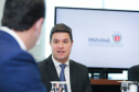 O governador Carlos Massa Ratinho Junior assinou nesta segunda-feira (25) uma Proposta de Emenda à Constituição (PEC) para garantir paridade e integralidade aos servidores das forças de segurança pública que ingressaram na carreira após 2003. A contrapartida é a permanência por cinco anos a mais na ativa sem o recebimento do abono de permanência. A iniciativa engloba policiais civis, policiais penais e as carreiras da Polícia Científica. Foto: Geraldo Bubniak/AEN