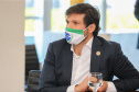 O governador Carlos Massa Ratinho Junior assinou nesta segunda-feira (25) uma Proposta de Emenda à Constituição (PEC) para garantir paridade e integralidade aos servidores das forças de segurança pública que ingressaram na carreira após 2003. A contrapartida é a permanência por cinco anos a mais na ativa sem o recebimento do abono de permanência. A iniciativa engloba policiais civis, policiais penais e as carreiras da Polícia Científica.- Foto: Geraldo Bubniak/AEN