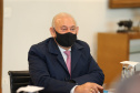 O governador Carlos Massa Ratinho Junior assinou nesta segunda-feira (25) uma Proposta de Emenda à Constituição (PEC) para garantir paridade e integralidade aos servidores das forças de segurança pública que ingressaram na carreira após 2003. A contrapartida é a permanência por cinco anos a mais na ativa sem o recebimento do abono de permanência. A iniciativa engloba policiais civis, policiais penais e as carreiras da Polícia Científica.- Foto: Geraldo Bubniak/AEN