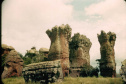 
Formações Rochosas na região de Vila Velha, Ponta Grossa-PR. Diapositivo cromogêneo. Coleção Vladimir Kozák. Foto: Acervo Museu Paranaense.


