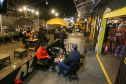 Ação Integrada de Fiscalização Urbana (AIFU)  na noite desta quinta (18) fiscalizando bares e restaurantes que estão descumprindo o decreto 774/20 da Prefeitura de Curitiba, que restringiu várias atividades comerciais por causa da bandeira Laranja de alerta para contaminação de Covid-19Curitiba -  18/06/2020 - Foto: Geraldo Bubniak/AEN