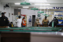 Ação Integrada de Fiscalização Urbana (AIFU)  na noite desta quinta (18) fiscalizando bares e restaurantes que estão descumprindo o decreto 774/20 da Prefeitura de Curitiba, que restringiu várias atividades comerciais por causa da bandeira Laranja de alerta para contaminação de Covid-19Curitiba -  18/06/2020 - Foto: Geraldo Bubniak/AEN