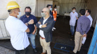 As medidas de contingência contra a COVID-19, adotadas no Porto de Paranaguá, serão usadas como modelo nas divisas, fronteiras e aeroportos do Paraná. Representantes da Secretaria Estadual de Saúde (SESA) visitaram as instalações portuárias nessa sexta-feira (19), para conhecer os protocolos de entrada de trabalhadores portuários e caminhoneiros. Desde março, foram 400 mil triagens realizadas, no acesso ao cais e ao pátio de descarga de grãos.

