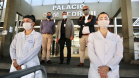As medidas de contingência contra a COVID-19, adotadas no Porto de Paranaguá, serão usadas como modelo nas divisas, fronteiras e aeroportos do Paraná. Representantes da Secretaria Estadual de Saúde (SESA) visitaram as instalações portuárias nessa sexta-feira (19), para conhecer os protocolos de entrada de trabalhadores portuários e caminhoneiros. Desde março, foram 400 mil triagens realizadas, no acesso ao cais e ao pátio de descarga de grãos.
