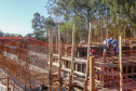 Do alto, o grande receptor circular em construção pela Companhia de Saneamento do Paraná (Sanepar) chama atenção. Ele é peça-chave na ampliação da Estação de Tratamento de Esgoto (ETE) Norte, em Londrina, na Região Norte do Paraná. Foto Gilson Abreu