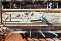 Do alto, o grande receptor circular em construção pela Companhia de Saneamento do Paraná (Sanepar) chama atenção. Ele é peça-chave na ampliação da Estação de Tratamento de Esgoto (ETE) Norte, em Londrina, na Região Norte do Paraná. Foto Gilson Abreu
