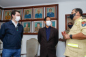 O governador Carlos Massa Ratinho Junior visitou nesta quinta-feira (2) a sede do Comando do Corpo de Bombeiros do Paraná, em Curitiba, e agradeceu o trabalho desempenhado pelas equipes da corporação durante a pandemia provocada pelo novo coronavírus e o ciclone extratropical que atingiu o Sul do País nesta semana. Ele saudou a assistência rápida, a dedicação e a ajuda desses servidores nesse momento de dificuldade. Hoje é o Dia Nacional do Bombeiro.
