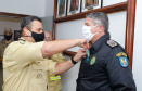 O governador Carlos Massa Ratinho Junior visitou nesta quinta-feira (2) a sede do Comando do Corpo de Bombeiros do Paraná, em Curitiba, e agradeceu o trabalho desempenhado pelas equipes da corporação durante a pandemia provocada pelo novo coronavírus e o ciclone extratropical que atingiu o Sul do País nesta semana. Ele saudou a assistência rápida, a dedicação e a ajuda desses servidores nesse momento de dificuldade. Hoje é o Dia Nacional do Bombeiro.
