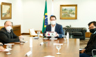 Agricultores familiares de 15 comunidades de Rosário do Ivaí, no Vale do Ivaí, vão receber o mapa e o memorial descritivo das propriedades onde vivem, uma das etapas do processo de regularização fundiária de suas terras. A documentação, que vai beneficiar 110 famílias, foi entregue nesta quinta-feira (02) pelo governador Carlos Massa Ratinho Junior ao prefeito Ilton Shiguemi Kuroda.

