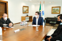 Agricultores familiares de 15 comunidades de Rosário do Ivaí, no Vale do Ivaí, vão receber o mapa e o memorial descritivo das propriedades onde vivem, uma das etapas do processo de regularização fundiária de suas terras. A documentação, que vai beneficiar 110 famílias, foi entregue nesta quinta-feira (02) pelo governador Carlos Massa Ratinho Junior ao prefeito Ilton Shiguemi Kuroda.
