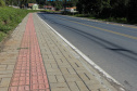 Outra obra que contou com parceria estadual, mas essa já concluída, é a revitalização da Avenida das Araucárias (Estrada da Ladeira). Os 2,6 quilômetros receberam pavimentação asfáltica, ciclovias, iluminação e calçadas com paver, além de sinalização horizontal e vertical. Essa conexão dá acesso alternativo à PR-151, rodovia que conecta o município a Palmeira e São Mateus do Sul.
 Foto: Geraldo Bubniak/AEN