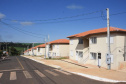 A Cohapar entregou nesta quarta-feira (15) o primeiro dos três conjuntos habitacionais construídos no município de Carambeí, na região dos Campos Gerais. Ainda nesta semana serão entregues os residenciais Jardim Novo Horizonte (quinta-feira) e Jardim Eldorado (sexta-feira), somando 154 unidades. Todos os imóveis são financiados pelo Fundo de Arrendamento Residencial (FAR).