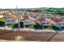 Cem famílias de Santa Mariana, município da região Norte do Paraná, receberam nesta quinta-feira (23) as chaves da casa própria. Elas são as novas proprietárias do Residencial Albertino Delamuta, que recebeu um investimento de R$ 6,6 milhões do Governo do Estado, Governo Federal e prefeitura. Foto:Pizolato