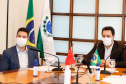 Estado formalizou acordo nesta segunda-feira (27) com representantes do laboratório Sinopharm e da Embaixada da China. A cooperação técnica e científica permite a testagem e a produção de vacina pelo Tecpar, que deve ser o hub logístico do remédio para a América do Sul.