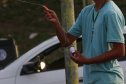 Mistura de cola e vidro usada para cortar fios de pipas coloca em risco a vida das pessoas. Lei determina multas e quando o infrator for menor, os responsáveis legais responderão.Foto: Geraldo Bubniak/AEN
