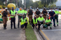 Curitiba, 27 de Julho de 2020. Em comemoração ao Dia do Motociclista, BPTran faz blitz educativa para distribuir antena corta linha.   - Soldado Ismael Ponchio.
