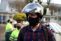 Curitiba, 27 de Julho de 2020. Em comemoração ao Dia do Motociclista, BPTran faz blitz educativa para distribuir antena corta linha.   - Soldado Ismael Ponchio.
