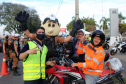 Curitiba, 27 de Julho de 2020. Em comemoração ao Dia do Motociclista, BPTran faz blitz educativa para distribuir antena corta linha.   - Soldado Ismael Ponchio.
