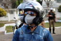 Curitiba, 27 de Julho de 2020. Em comemoração ao Dia do Motociclista, BPTran faz blitz educativa para distribuir antena corta linha.   - Soldado Ismael Ponchio.