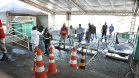 O Porto de Paranaguá foi o primeiro do Brasil a adotar medidas rígidas de controle e prevenção ao coronavírus, com equipes médicas atuando, 24 horas, no cais e no pátio de triagem de caminhões, desde o dia 25 de março. Até esta quarta-feira (29), já são 124 dias de operação. No balanço parcial, realizado no último dia 22, mais de 590 mil pessoas já haviam passado pela triagem de saúde, com aferição de temperatura, entre caminhoneiros e trabalhadores que acessam a faixa portuária.