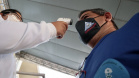 O Porto de Paranaguá foi o primeiro do Brasil a adotar medidas rígidas de controle e prevenção ao coronavírus, com equipes médicas atuando, 24 horas, no cais e no pátio de triagem de caminhões, desde o dia 25 de março. Até esta quarta-feira (29), já são 124 dias de operação. No balanço parcial, realizado no último dia 22, mais de 590 mil pessoas já haviam passado pela triagem de saúde, com aferição de temperatura, entre caminhoneiros e trabalhadores que acessam a faixa portuária.
