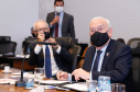 A montadora de caminhões TatraBras, que pertence ao grupo CSG Aerospace, da República Tcheca, oficializou nesta quinta-feira (3) investimento de R$ 102 milhões até 2026 em uma planta em Ponta Grossa, na região dos Campos Gerais. O protocolo de adesão da empresa ao programa de benefícios fiscais do Paraná foi assinado pelo governador Carlos Massa Ratinho Junior e pelo presidente da empresa, Rui Lemes, no Palácio Iguaçu.
