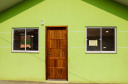 O governador Carlos Massa Ratinho Junior entregou nesta sexta-feira (4) as chaves de novas moradias para 53 famílias de Rebouças, na Região Centro-Sul do Estado. As casas fazem parte do programa Nossa Gente Paraná, destinado a pessoas em situação de vulnerabilidade social e são repassadas de graça. Ao todo, 165 pessoas serão beneficiadas diretamente.