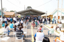 O governador Carlos Massa Ratinho Junior entregou nesta sexta-feira (4) as chaves de novas moradias para 53 famílias de Rebouças, na Região Centro-Sul do Estado. As casas fazem parte do programa Nossa Gente Paraná, destinado a pessoas em situação de vulnerabilidade social e são repassadas de graça. Ao todo, 165 pessoas serão beneficiadas diretamente.