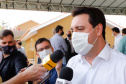 O governador Carlos Massa Ratinho Junior entregou nesta sexta-feira (4) as chaves de novas moradias para 53 famílias de Rebouças, na Região Centro-Sul do Estado. As casas fazem parte do programa Nossa Gente Paraná, destinado a pessoas em situação de vulnerabilidade social e são repassadas de graça. Ao todo, 165 pessoas serão beneficiadas diretamente.