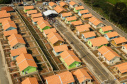O governador Carlos Massa Ratinho Junior entregou nesta sexta-feira (4) as chaves de novas moradias para 53 famílias de Rebouças, na Região Centro-Sul do Estado. As casas fazem parte do programa Nossa Gente Paraná, destinado a pessoas em situação de vulnerabilidade social e são repassadas de graça. Ao todo, 165 pessoas serão beneficiadas diretamente.