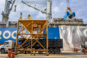 Faltando quatro meses para o fim de 2020, os Portos do Paraná já movimentaram o equivalente a 73% do total de cargas transportadas no ano passado inteiro. De janeiro a agosto, 38,67 milhões de toneladas de produtos passaram pelos portos de Paranaguá e Antonina. Em 2019, em 12 meses, foram 53.203.775 toneladas. 