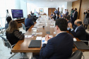 O governador Carlos Massa Ratinho Junior assinou nesta quarta-feira (9) o contrato do financiamento de R$ 1,6 bilhão que o Governo do Paraná captou com o Banco do Brasil e a Caixa Econômica Federal.