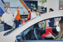 Uma longa e animada fila de carros, todos equipados com bolas, bonecas e os mais diferentes e coloridos brinquedos, deu início à campanha solidária Paraná Piá. O primeiro evento de arrecadação foi um Drive Thru organizado pela Secretaria de Estado do Desenvolvimento Urbano, nesta sexta-feira (11), em frente ao Palácio Iguaçu.
