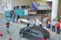 Uma longa e animada fila de carros, todos equipados com bolas, bonecas e os mais diferentes e coloridos brinquedos, deu início à campanha solidária Paraná Piá. O primeiro evento de arrecadação foi um Drive Thru organizado pela Secretaria de Estado do Desenvolvimento Urbano, nesta sexta-feira (11), em frente ao Palácio Iguaçu.
