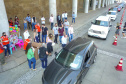 Uma longa e animada fila de carros, todos equipados com bolas, bonecas e os mais diferentes e coloridos brinquedos, deu início à campanha solidária Paraná Piá. O primeiro evento de arrecadação foi um Drive Thru organizado pela Secretaria de Estado do Desenvolvimento Urbano, nesta sexta-feira (11), em frente ao Palácio Iguaçu.
